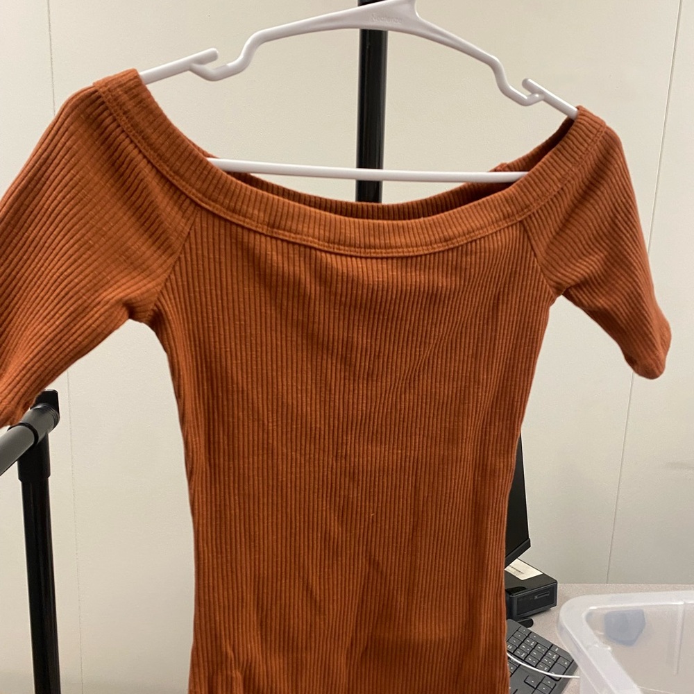 By Together Cinnamon Ribbed Short Sleeve Top
